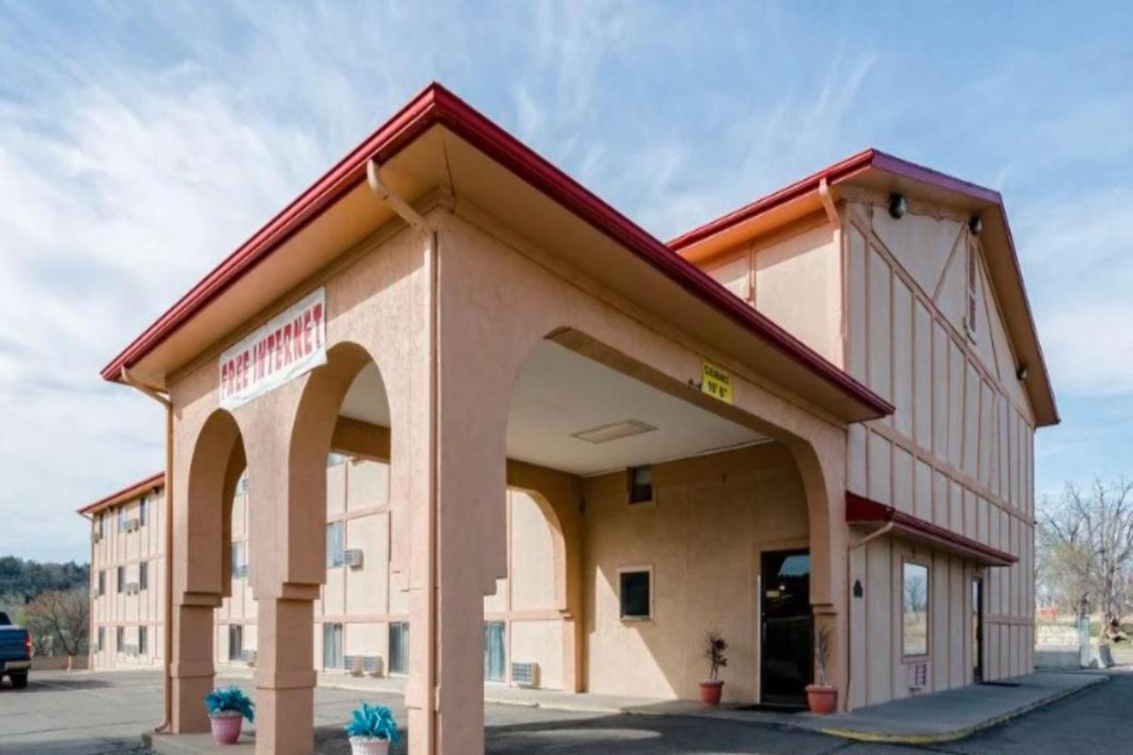 Econo Lodge Junction City I-70 Near Fort Riley Exterior photo